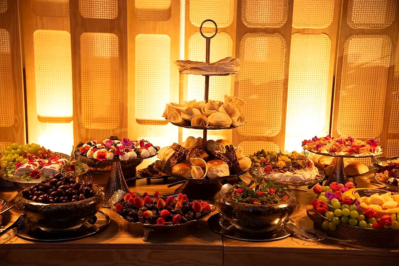 Mesa de buffet iluminada